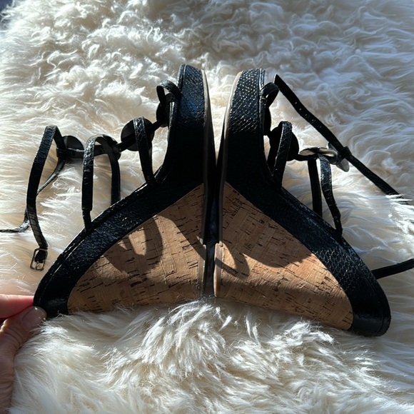 Trendy Platform Roman Wedges size 9 - Picture 4 of 7